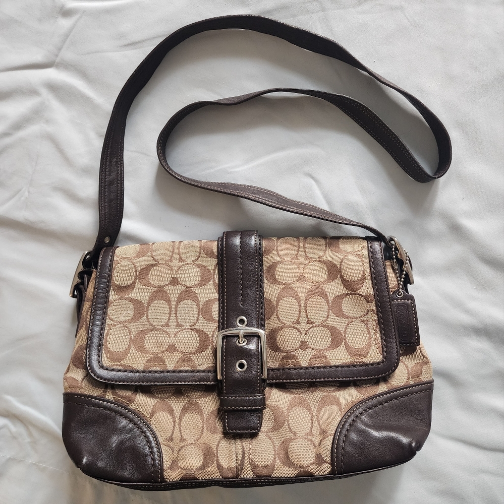 USED COACH - Hampton Signature Jacquad & Leather Flap Purse